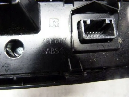 Panel climatización Toyota RAV4 OEM 75K607 - Usado image 5