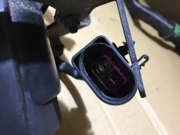 Pompe à air secondaire Audi A3 8V 2.0 TFSI OEM 04E959231A image 8