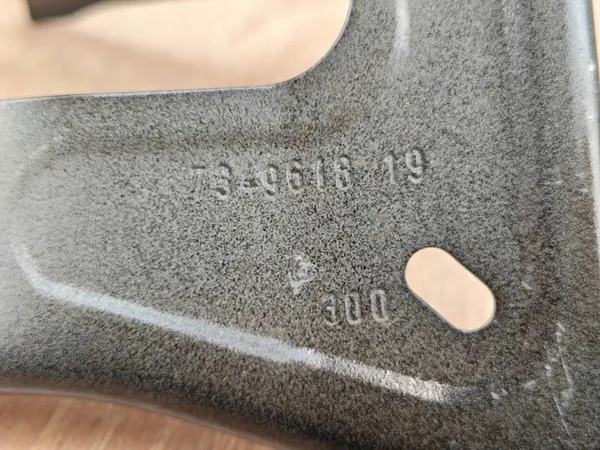 Support d'aile avant droit OEM 7349618 BMW G30 image 4