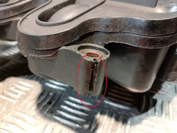 Couvercle de soupape Renault OEM 8200149903 Espace IV 2.2 DCI image 3