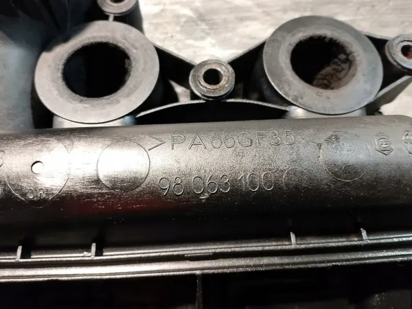 Couvercle de soupape Renault OEM 8200149903 Espace IV 2.2 DCI image 8