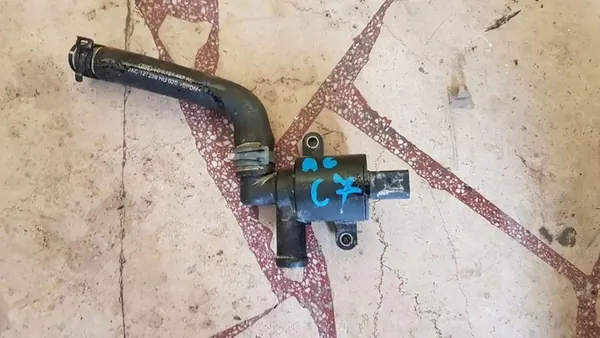 Vanne de chauffage AUDI A4 B8 LIFT 4H0121671D image 1