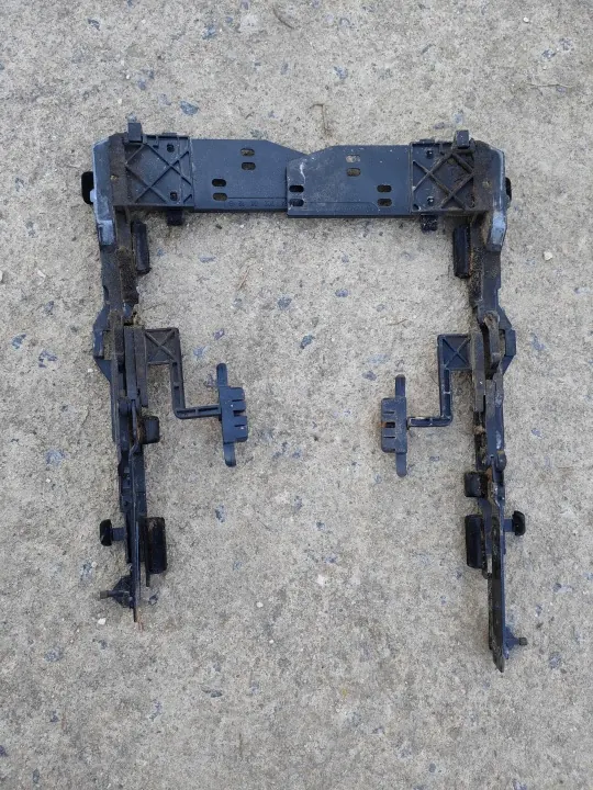Guide de toit ouvrant droit W124 OEM 1247820647 image 2