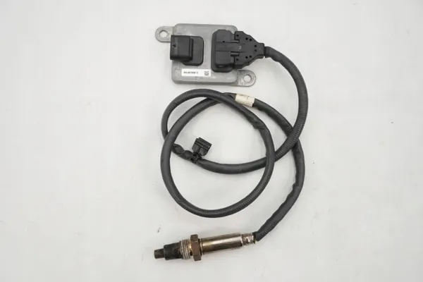 Sensor NOx OEM 04L907805C para Skoda Superb B8 image 2
