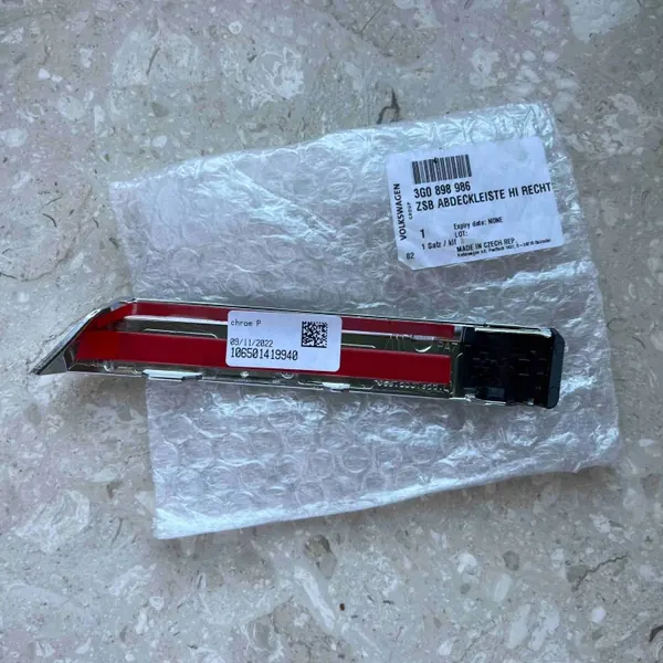 VW Passat B8 Garniture de seuil arrière droit OEM 3G0898986 image 3