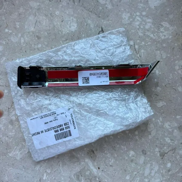 VW Passat B8 Garniture de seuil arrière droit OEM 3G0898986 image 4