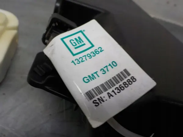 Opel Insignia A baklucka aktuatörpump OEM 13279362 image 3