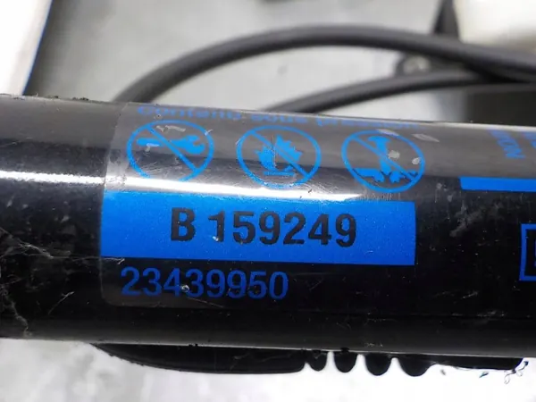 Opel Insignia A baklucka aktuatörpump OEM 13279362 image 4