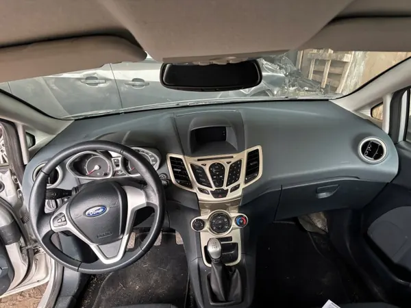 Fiesta MK7 dashboard airbagconsole OEM - Gebruikt image 2