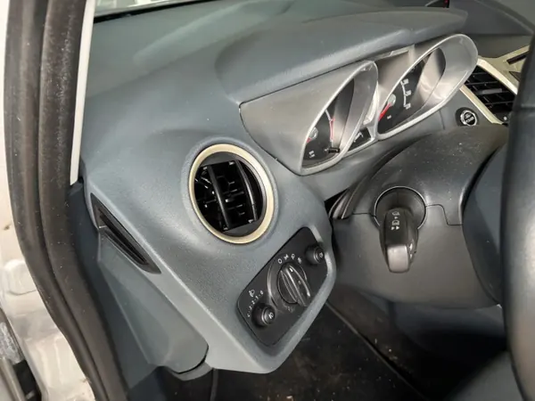 Fiesta MK7 dashboard airbagconsole OEM - Gebruikt image 5