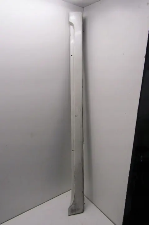 Garniture de bas de caisse droite 070 Toyota Prius III Lift image 1