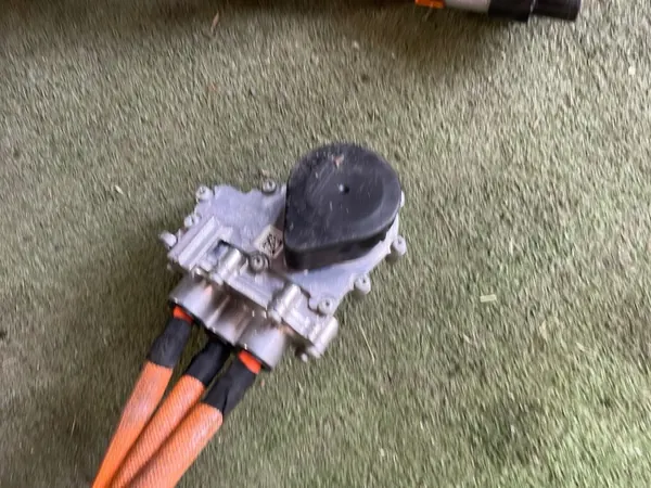 Mercedes Hybridkabel OEM 261563 - Gebraucht image 4