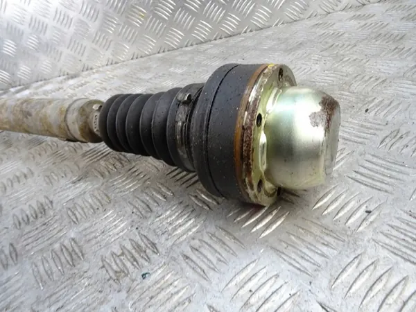 Arbre de transmission Jeep Cherokee (KJ) 2.8 CRD 4x4 Automatique - Avant image 3