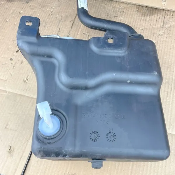 Réservoir lave-glace OEM A447869020 pour Mercedes Vito Viano image 9