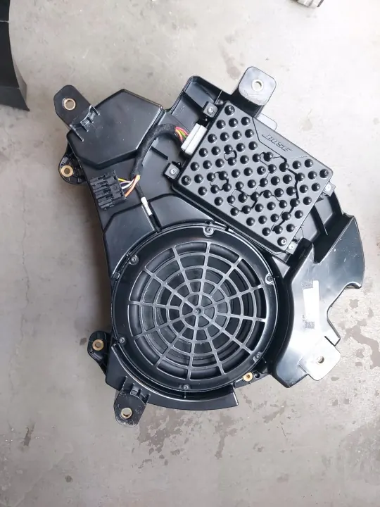 Subwoofer Bose OEM 7P5035481D para Porsche Cayenne 7P image 3