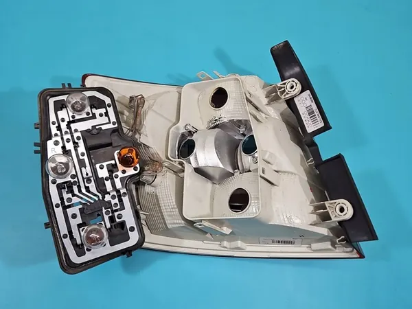 LÁMPARA TRASERA DERECHA SKODA RAPID SPACEBACK 5JJ945312 image 6