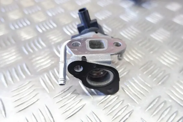 EGR-venttiili OEM 2562015350 Toyota Yaris Hybridille image 6