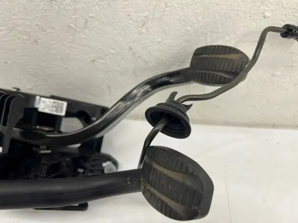 Jeu de pédales OEM 6870847 pour BMW image 5