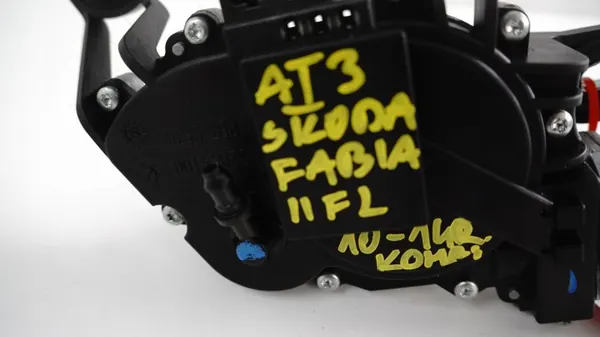 Moteur d'essuie-glace arrière OEM 368446880 Skoda Fabia II image 3