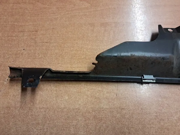 OEM 1236910108 Takaikkunan Kanavansuojus Vasen Mercedes W123 image 5