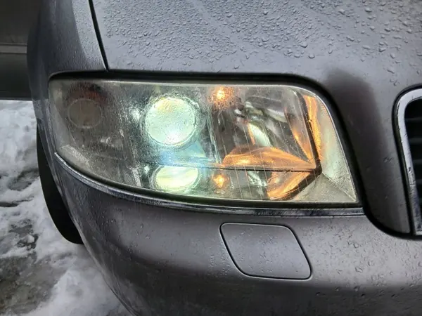 Rechte Scheibenwascher-Kappe OEM 4Z7955276 Audi A6 C5 Allroad image 2