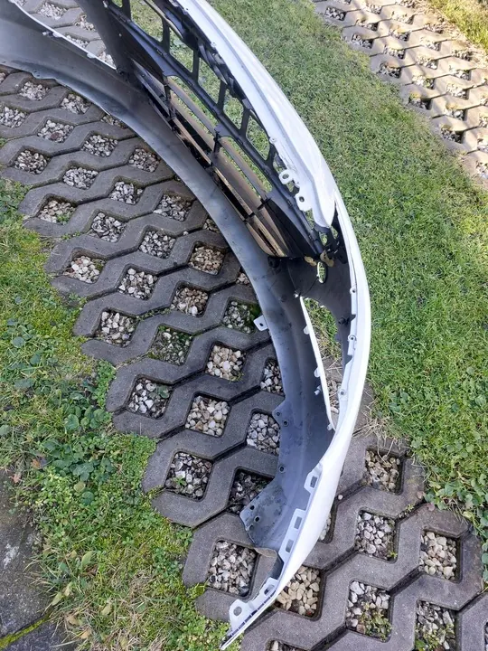 HYUNDAI I30 Grill 86351-A6000 image 3