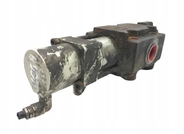 Distribuidor Hidráulico Volvo OEM 77700734 - Usado image 3