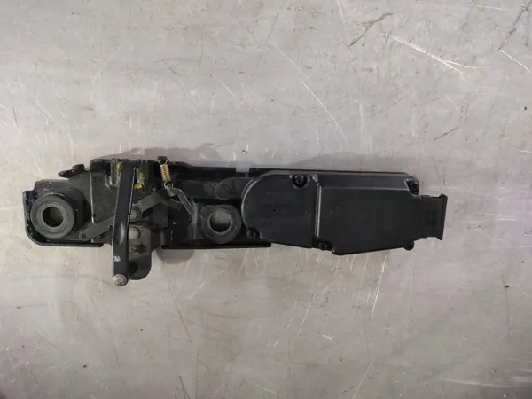 VW EOS FL takaluukun lukko OEM 1Q0827383B - Käytetty image 2