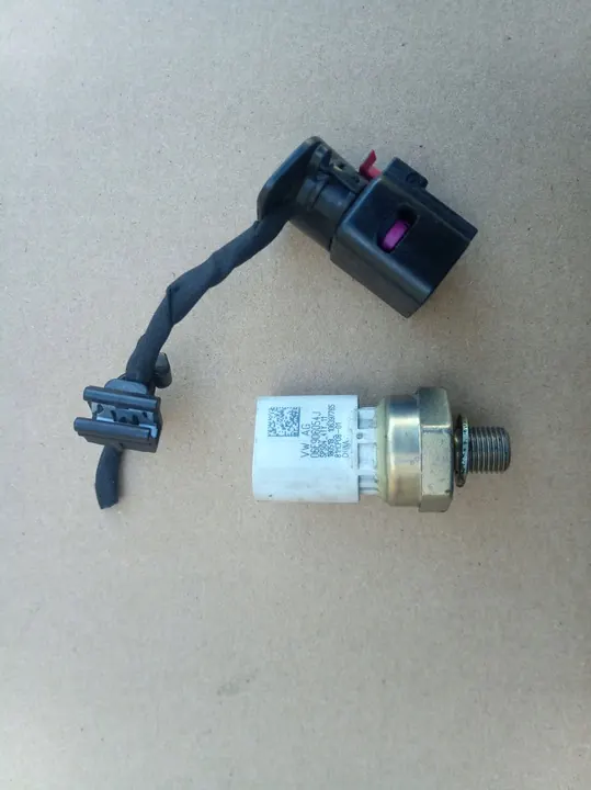 Capteur de pression d'huile AUDI A6 A5 A7 Q5 3.0TFSI 06E906054J image 1
