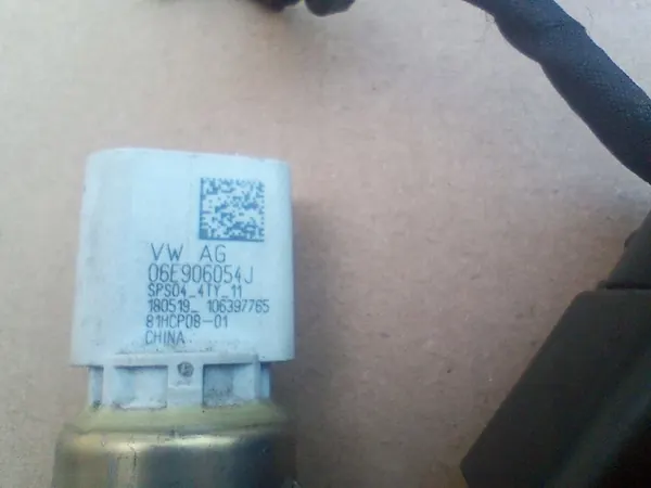 Capteur de pression d'huile AUDI A6 A5 A7 Q5 3.0TFSI 06E906054J image 2