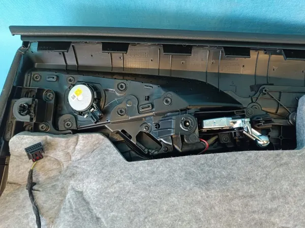 Audi Q8 e-tron 55 Quattro vasen takadve OEM 4KE868065 image 7