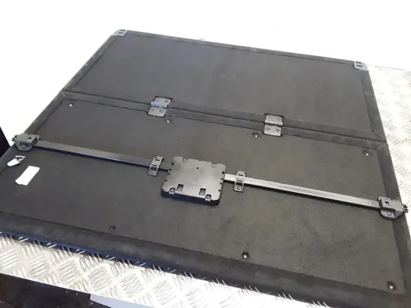 Estante de maletero Mercedes E W212 Negro OEM A2126800584 image 2