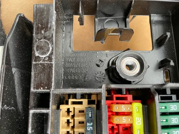 Caixa de Fusíveis Audi Q5 Lift OEM 80A971845A image 2