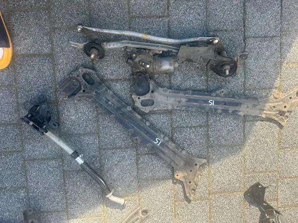 Renforcement de jambe de force inférieur Lexus IS III image 1