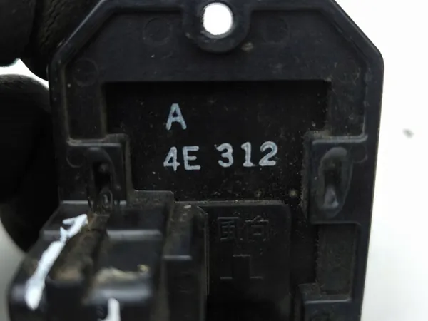 Toyota RAV4 Blowerweerstand OEM 4E312 (2003) image 7
