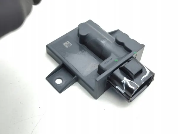 Module de pompe à injection Jaguar XE 2015 OEM FK729D370AD image 3