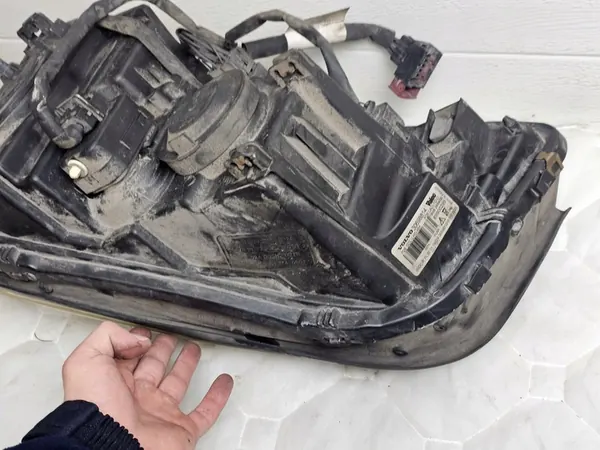 Volvo OE 30698814 heijastin oikea asennus image 5