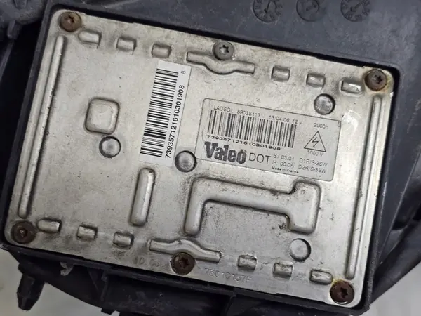 Volvo OE 30698814 heijastin oikea asennus image 8