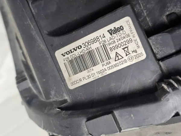 Volvo OE 30698814 heijastin oikea asennus image 9