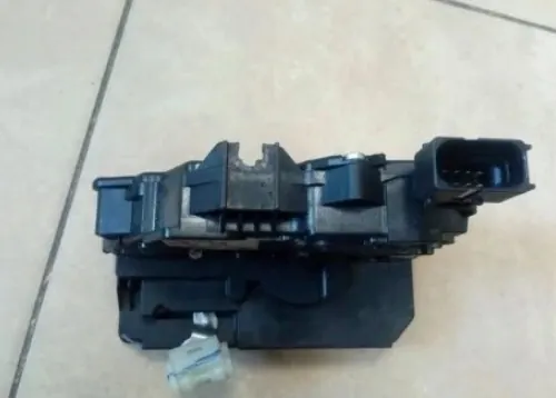 Bakre högra dörrlås Opel Meriva B Original 13432377 image 5