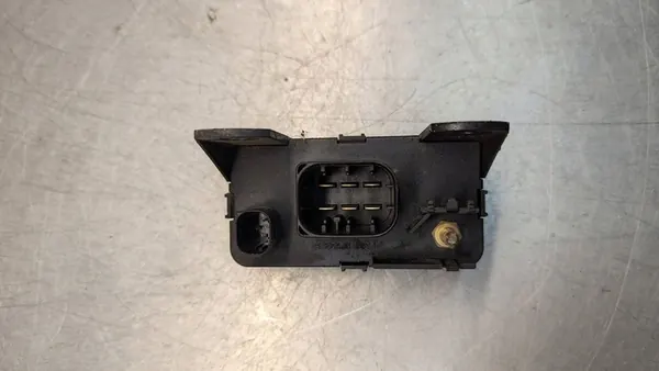 MERCEDES CLK C-KLASA E-KLASA KÄRKIJÄNNITYS 6PIN image 2