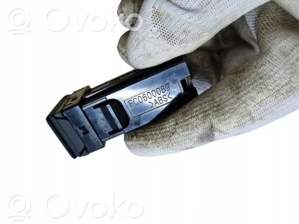 Toyota RAV4 USB-uttag OEM FC0600089 - Begagnad image 5