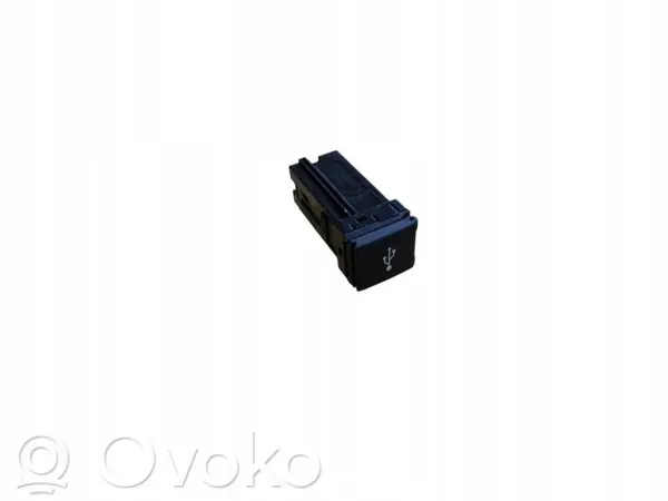 Toyota RAV4 USB-uttag OEM FC0600089 - Begagnad image 6