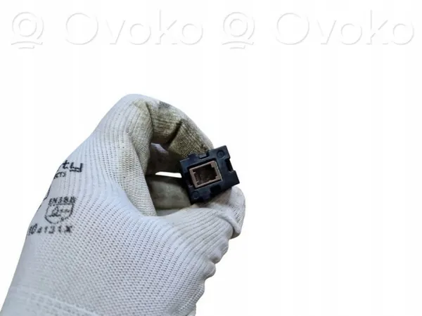 Toyota RAV4 USB-uttag OEM FC0600089 - Begagnad image 7