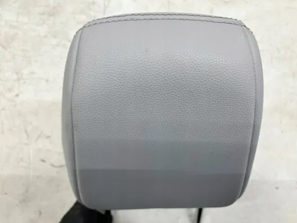 OYT25202 Framstols huvudstöd för Yaris IV - Grått läder image 3