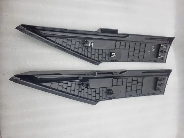 Tesla S Tavaratilan telkkahyllyn kiinnike OEM 1010338-00-D image 3