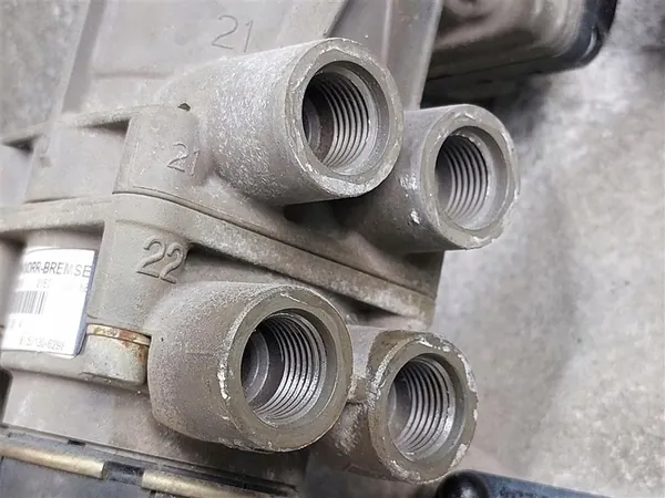 Válvula de Freio Principal Man TGX TGS TGA EURO 5 81521306298 image 5