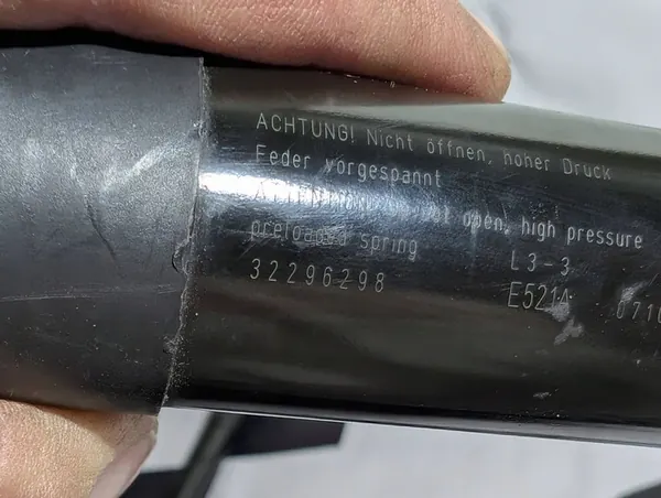 VOLVO V60 II Bagagelucka Lyftstöd OEM 32296298 image 7