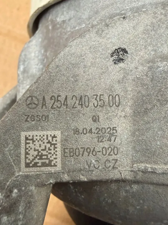Moottorin Kiinnike OEM A2542403500 Mercedes W254 GLC image 3