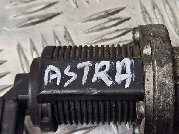 Opel EGR-venttiili OEM 55215031 Astra H 2007 image 4